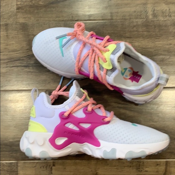 W NIKE REACT PRESTO White/Hyper Violet - Picture 4 of 16